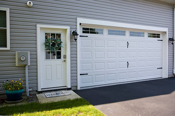 24/7 Emergency Garage Door Panel Replacement experts in Day Valley, CA